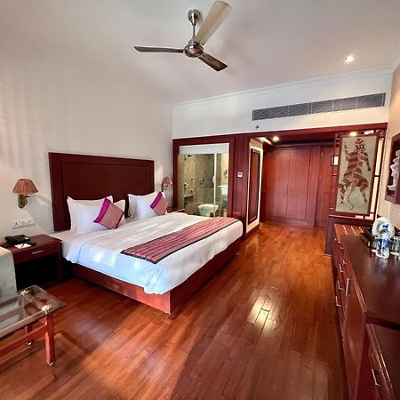 Hotel Chandela Khajurāho Esterno foto