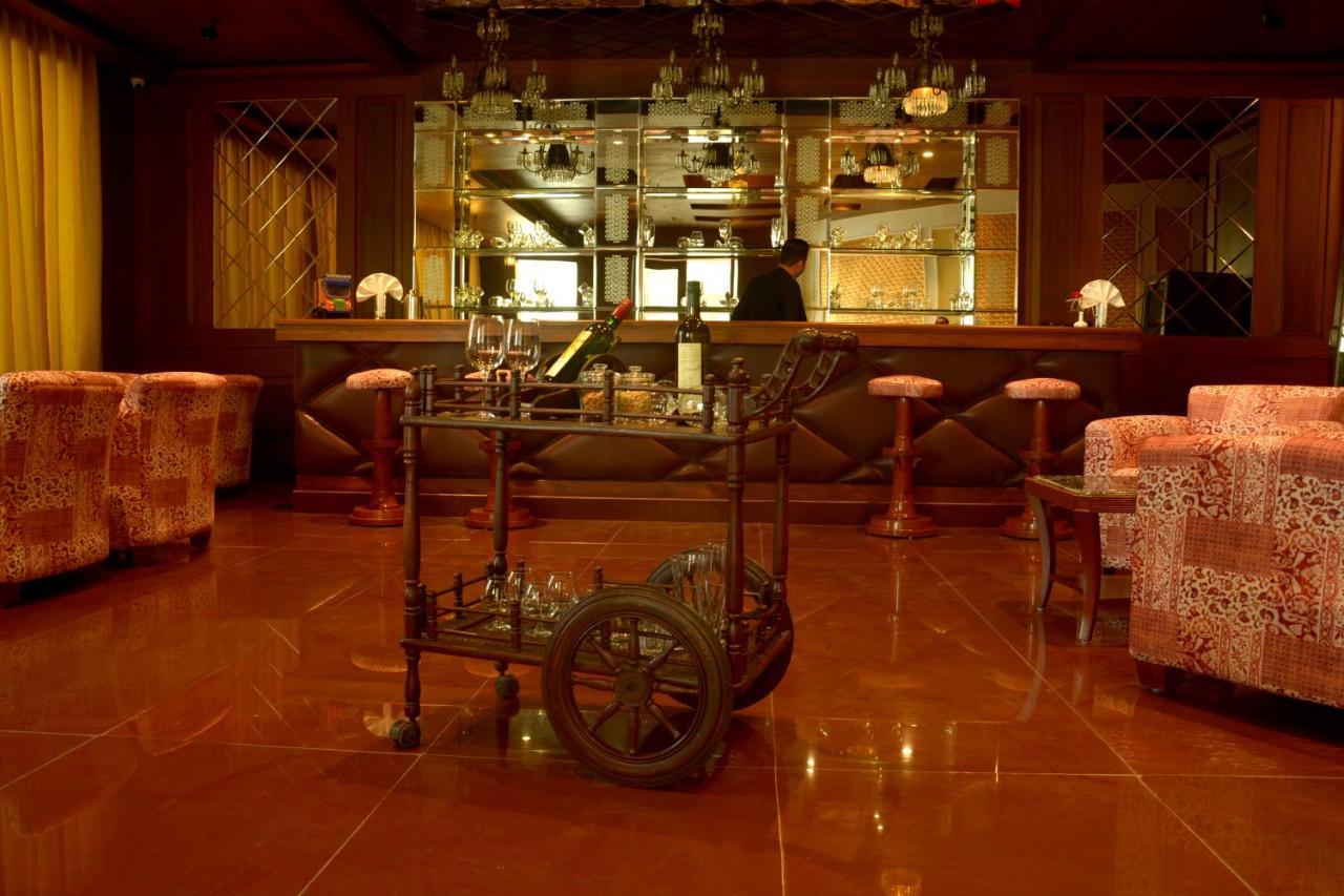 Hotel Chandela Khajurāho Esterno foto