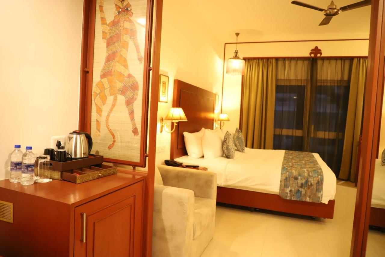 Hotel Chandela Khajurāho Esterno foto