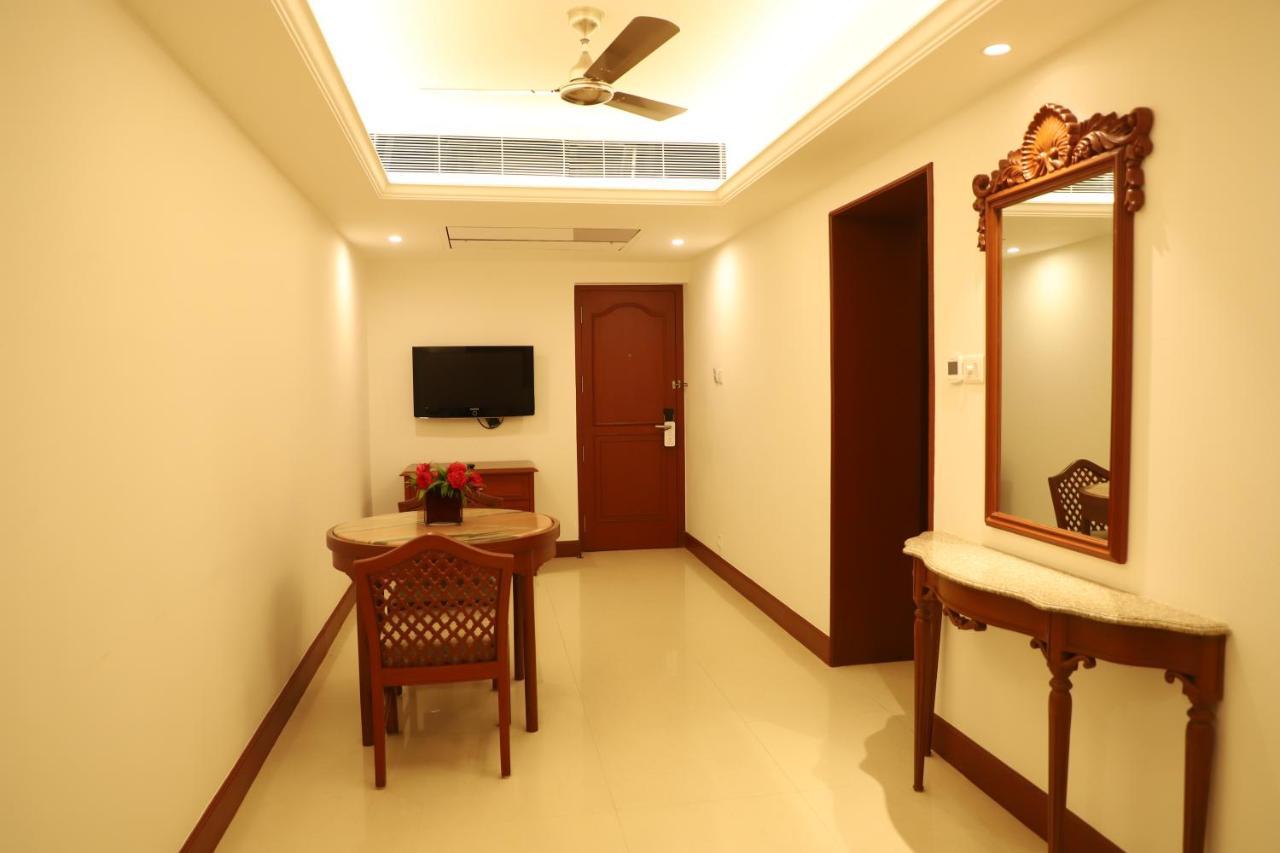 Hotel Chandela Khajurāho Esterno foto