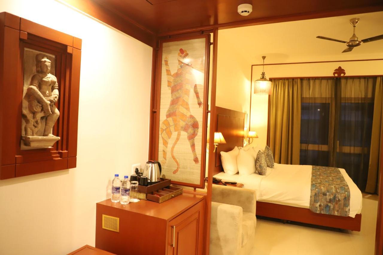 Hotel Chandela Khajurāho Esterno foto