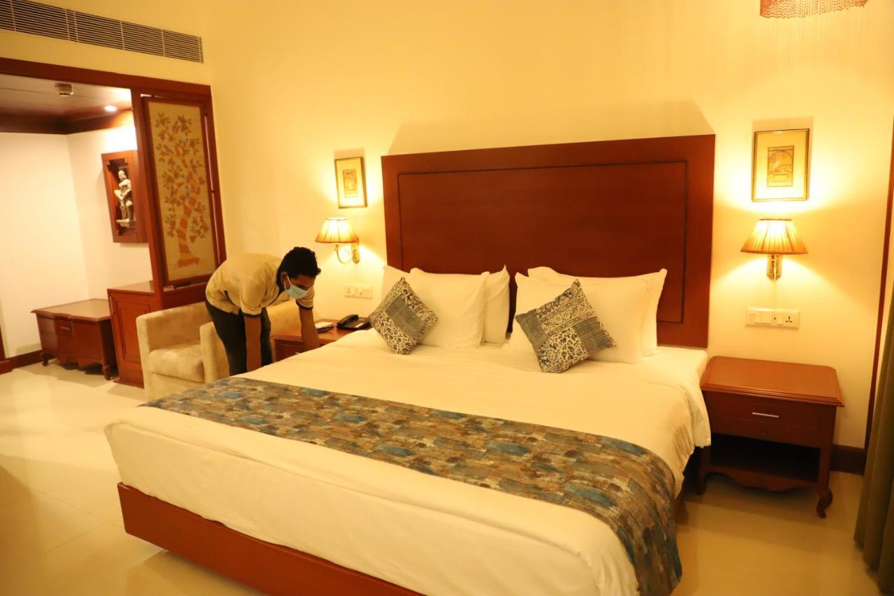 Hotel Chandela Khajurāho Esterno foto