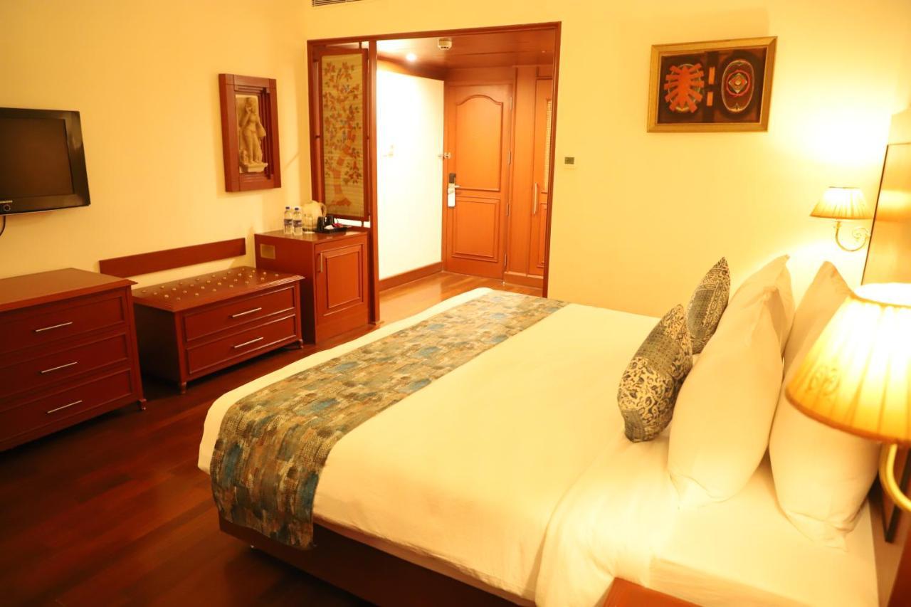 Hotel Chandela Khajurāho Esterno foto