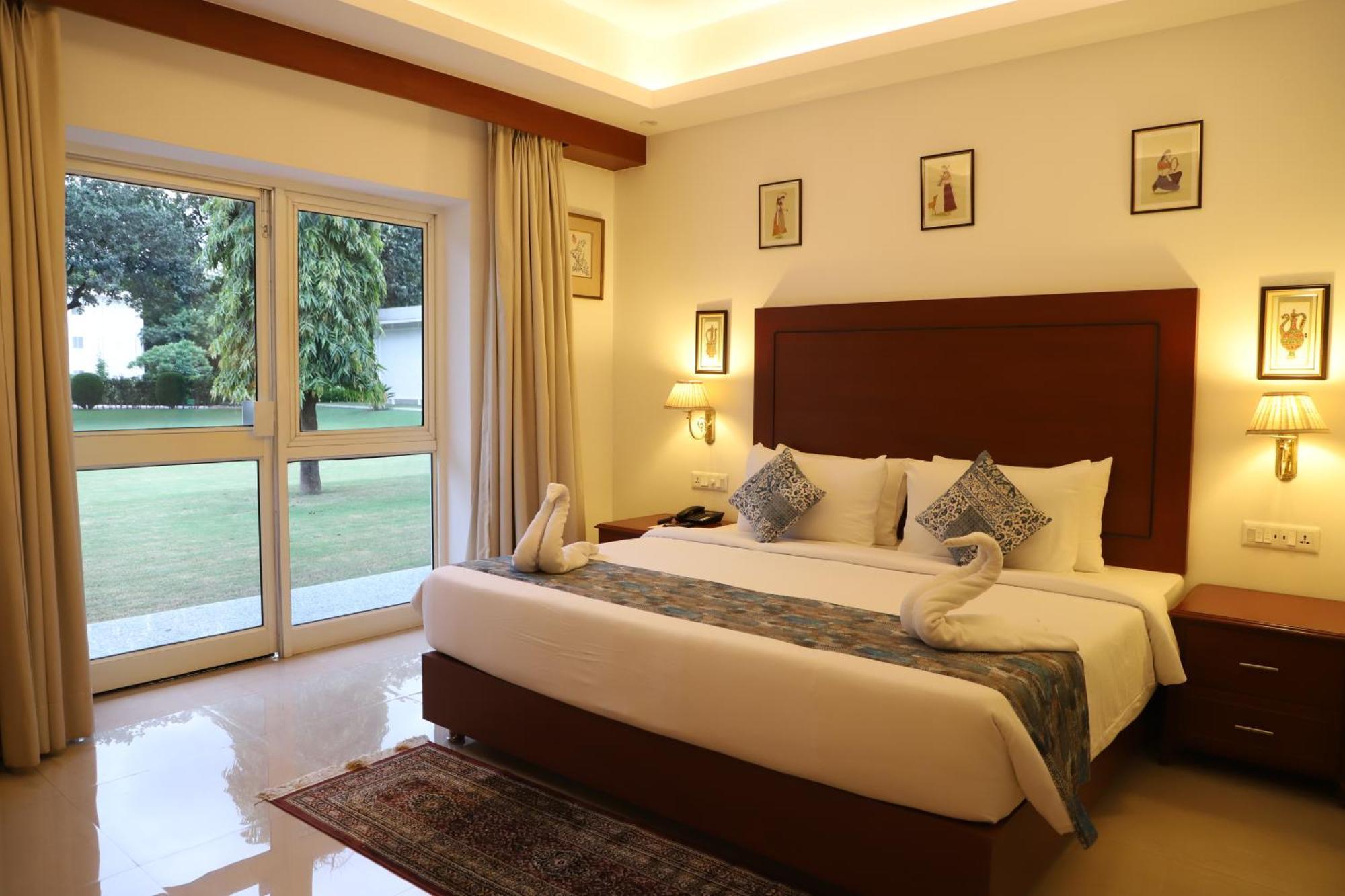 Hotel Chandela Khajurāho Esterno foto