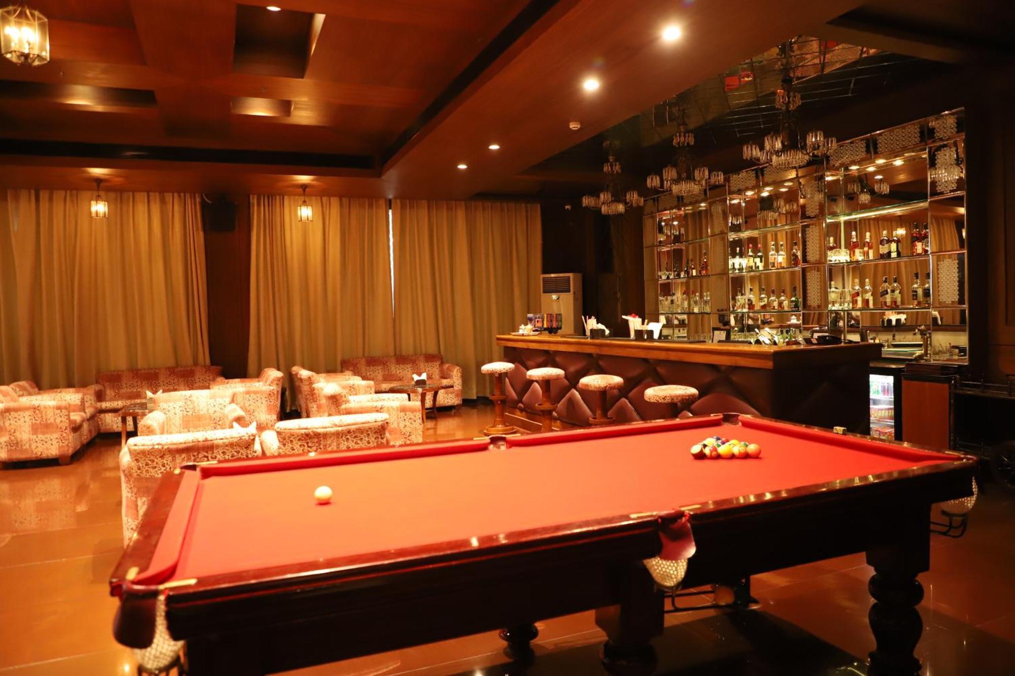 Hotel Chandela Khajurāho Esterno foto