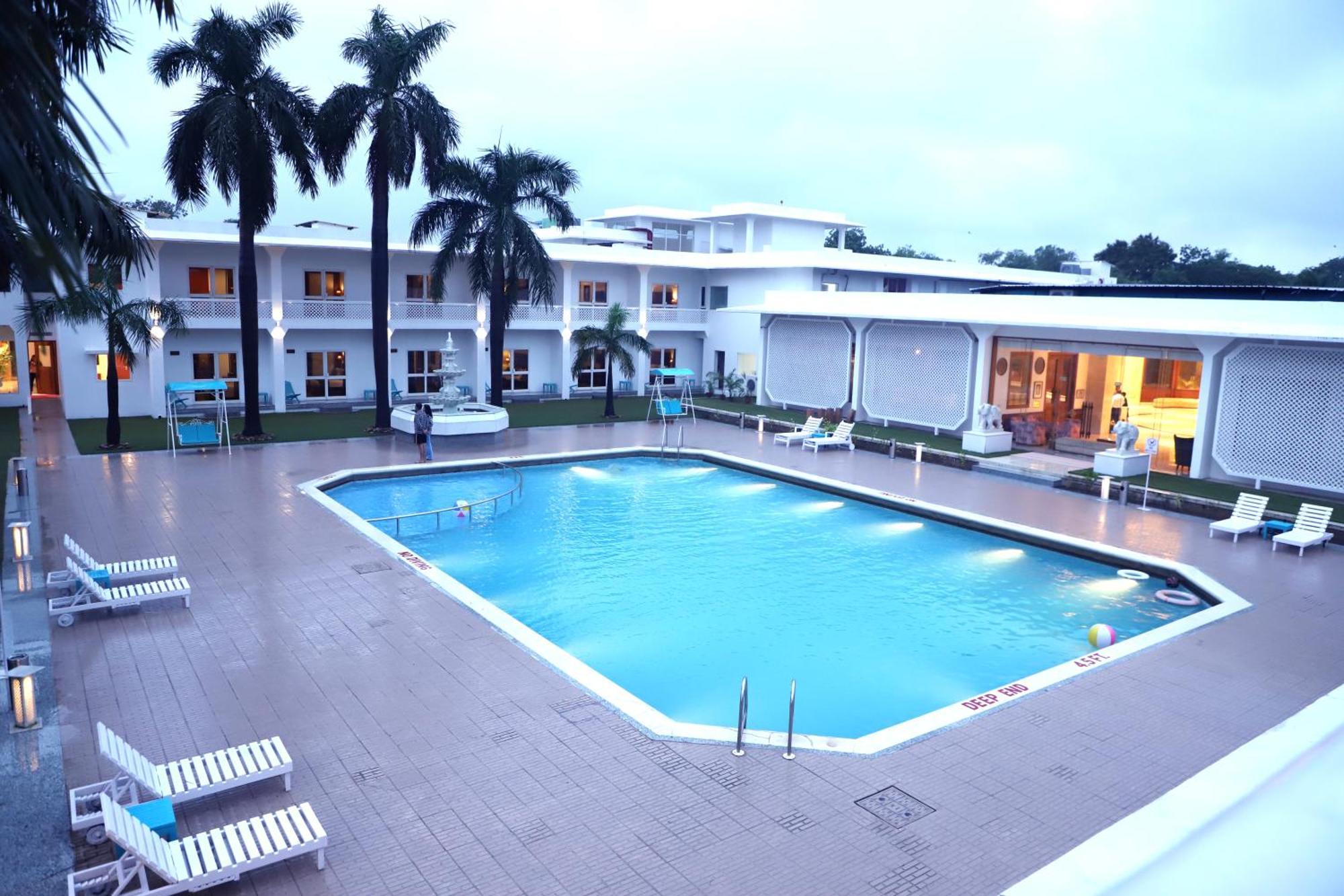 Hotel Chandela Khajurāho Esterno foto