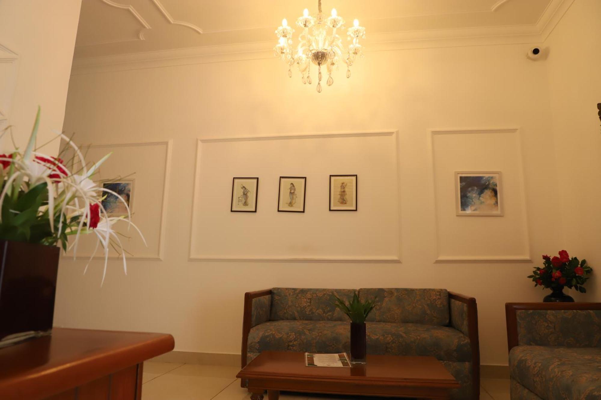 Hotel Chandela Khajurāho Esterno foto